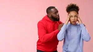 man calming down a woman over a content trend