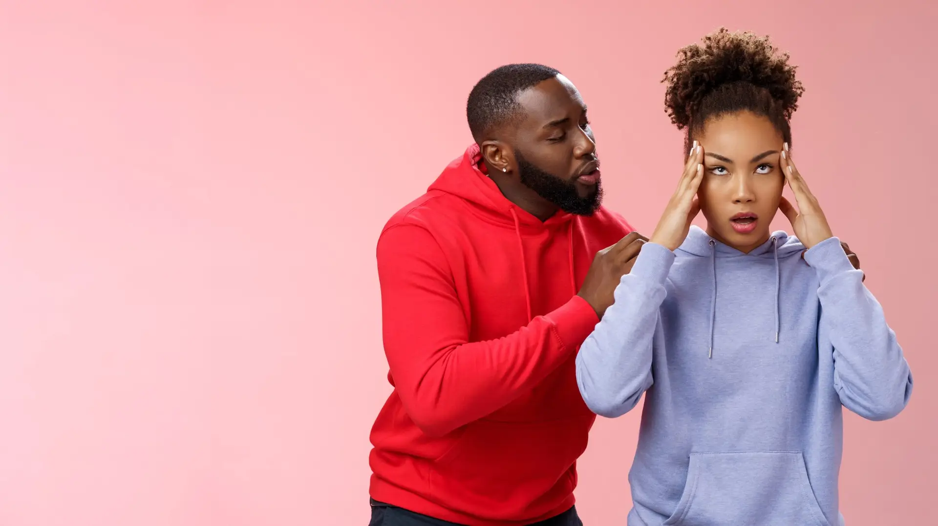 man calming down a woman over a content trend