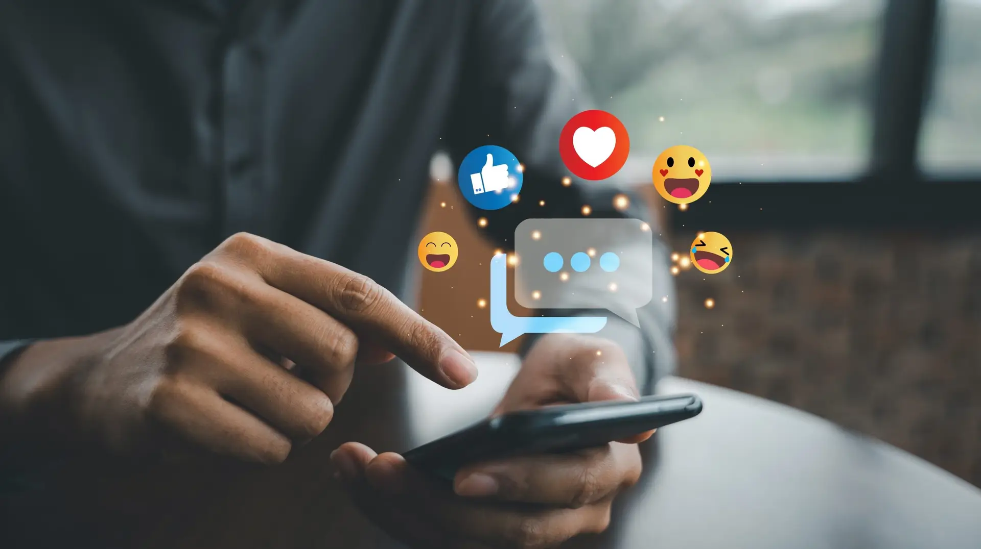 Businessman,Holding,Smartphone,For,Social,Media,Marketing,And,Online,Advertising.