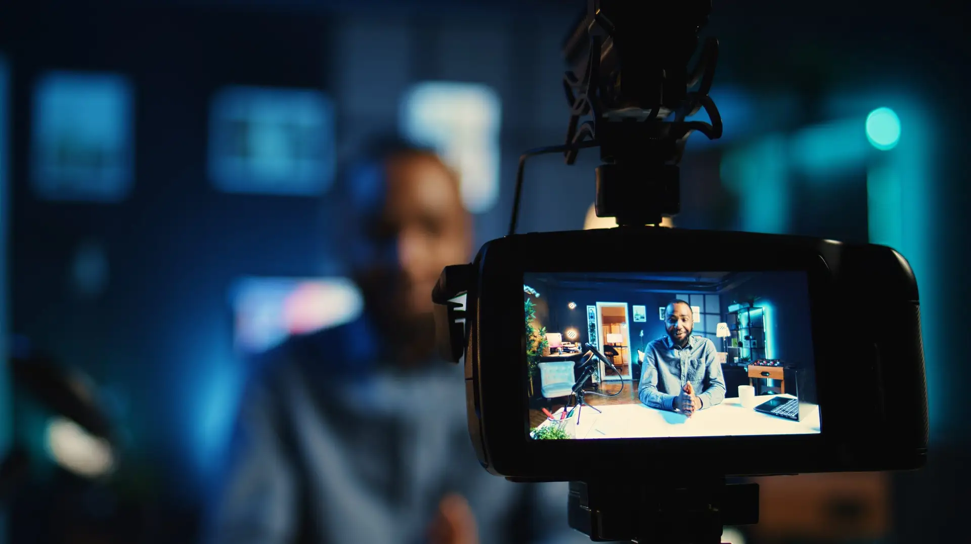 Close,Up,Shot,Of,Professional,Camera,Used,By,Influencer,To