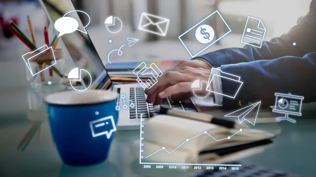 Organic Marketing vs. Paid Ads: Which is Right for Your Online Course?