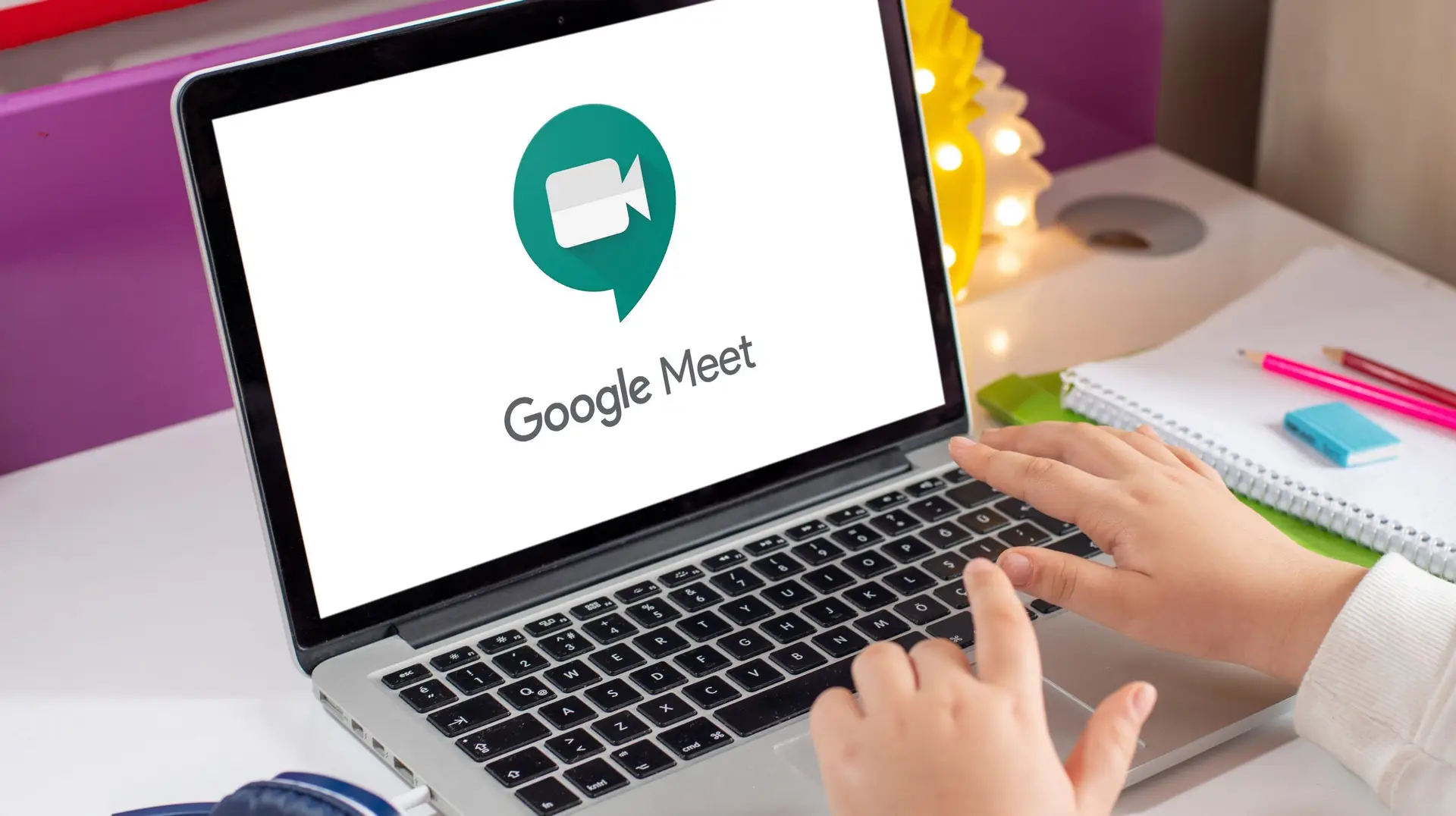 Antalya,,Turkey,-,May,14,,2020.,Computer,Showing,Google,Meet