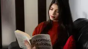 India,,December,31,,2020:,A,Young,Indian,Girl,Reads,The