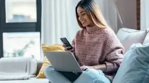 Shot,Of,Beautiful,Woman,Working,With,Her,Laptop,While,Using