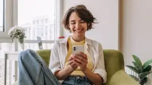 View,Of,Attractive,Woman,Using,Her,Phone,.brunette,Carre,Caucasian