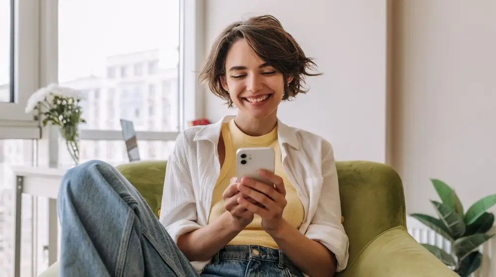 View,Of,Attractive,Woman,Using,Her,Phone,.brunette,Carre,Caucasian