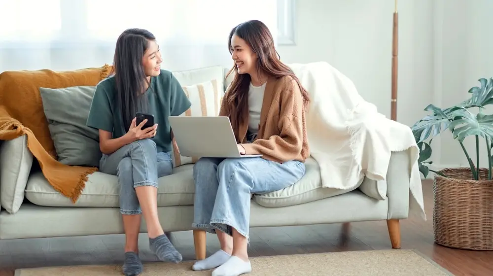 Two,Woman,Communicate,With,Their,Friends,And,Classmates,Via,Video