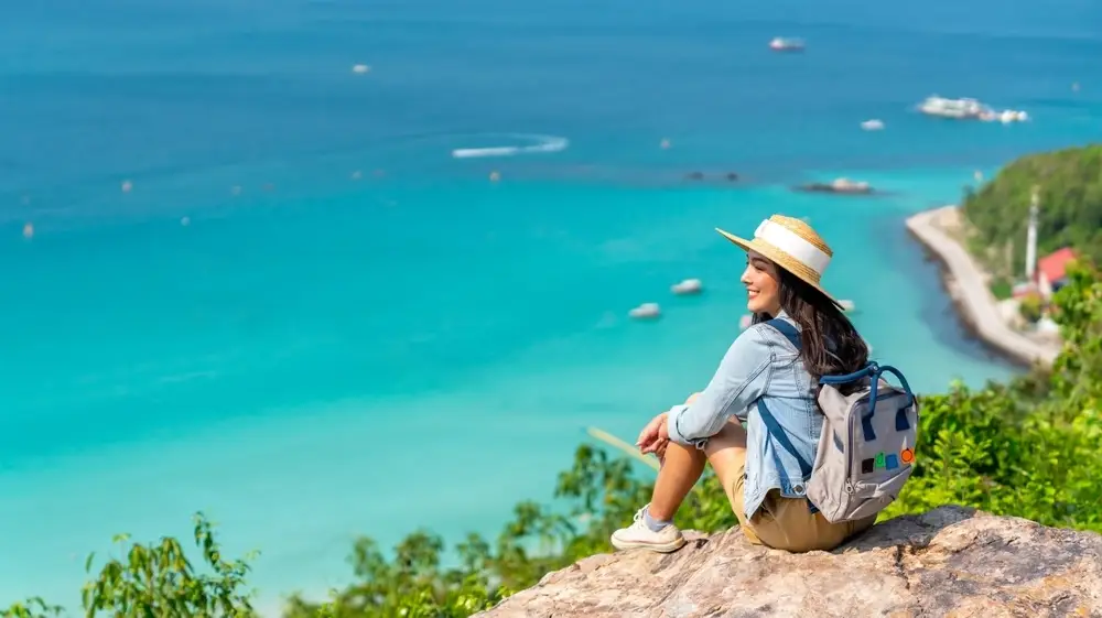 Asian,Woman,With,Backpack,Travel,At,Tropical,Island,And,Resting