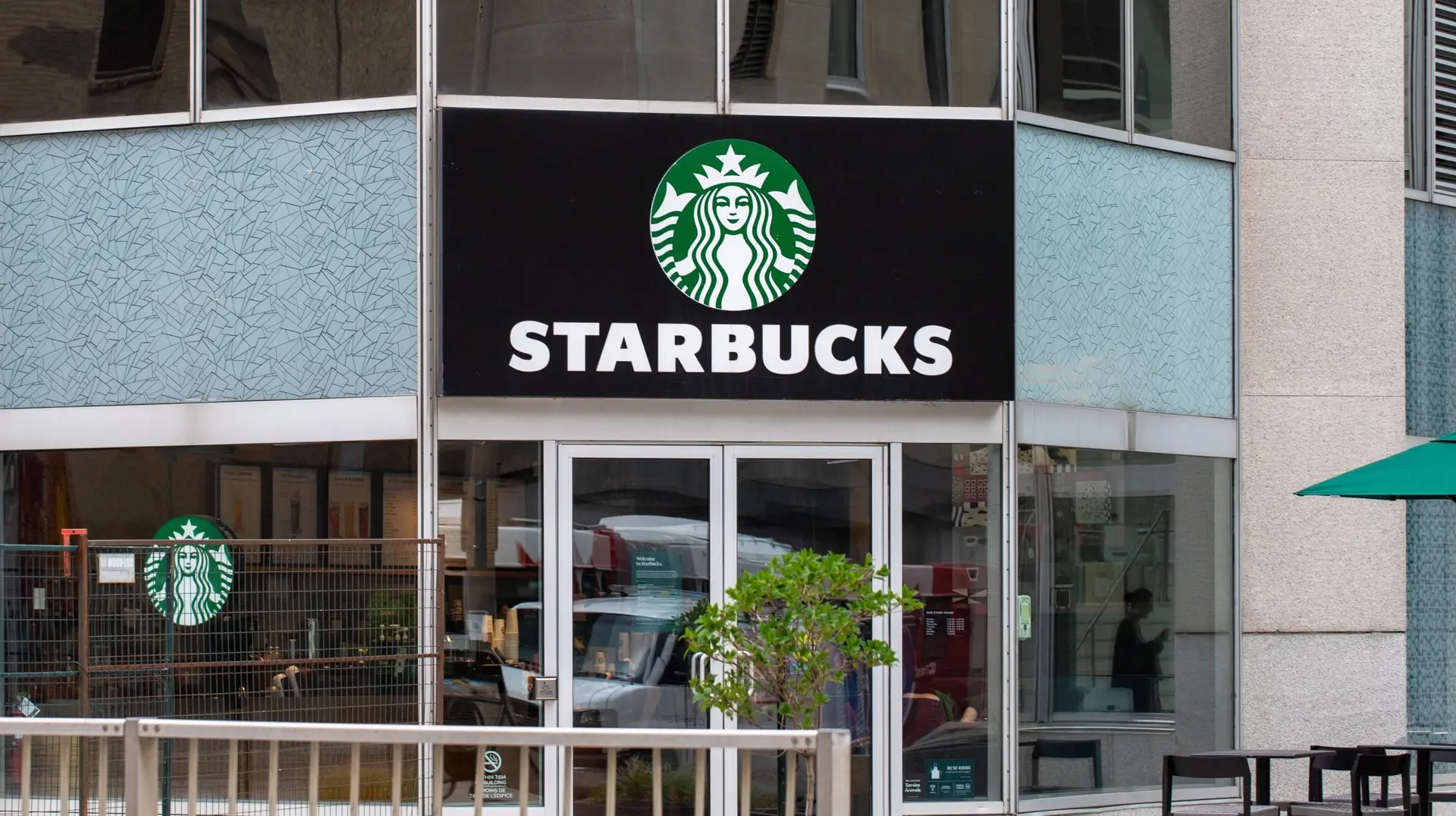 Ottawa,,Canada,-,May,19,,2023:,Starbucks,Cafe,In,Downtown