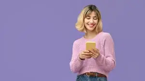 Happy,Pretty,Gen,Z,Blonde,Young,Woman,Model,Holding,Smartphone