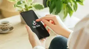 Madrid,,Spain;,04,25,2025,Woman,Browsing,Tiktok,Social,Media