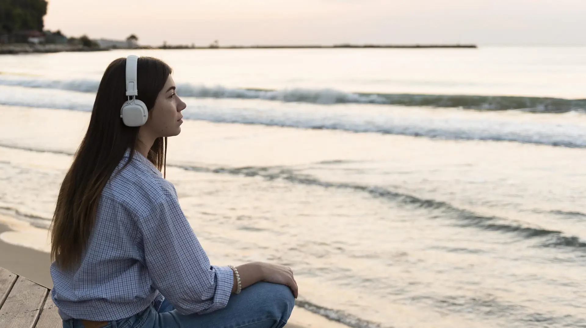 side-view-woman-relaxing-beach-with-copy-space