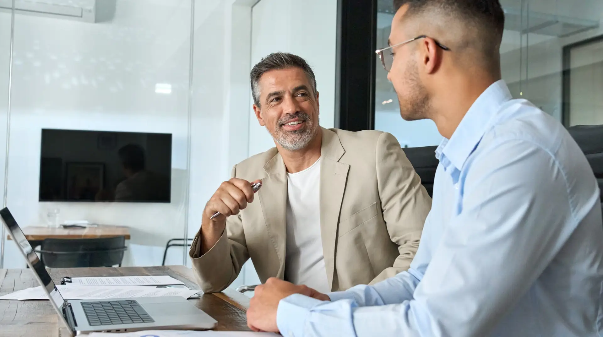 2 guys in a business meeting