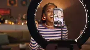 woman recording a viral tiktok trend video