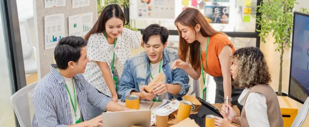 clipping team looking at analytics 