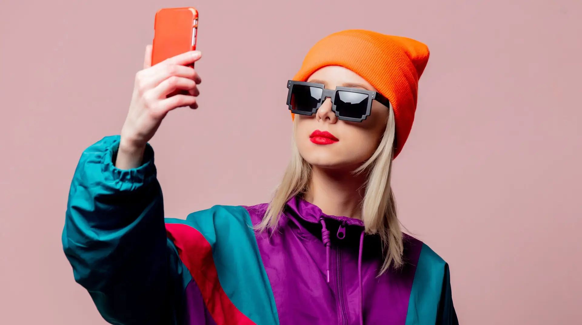 social media woman influencer